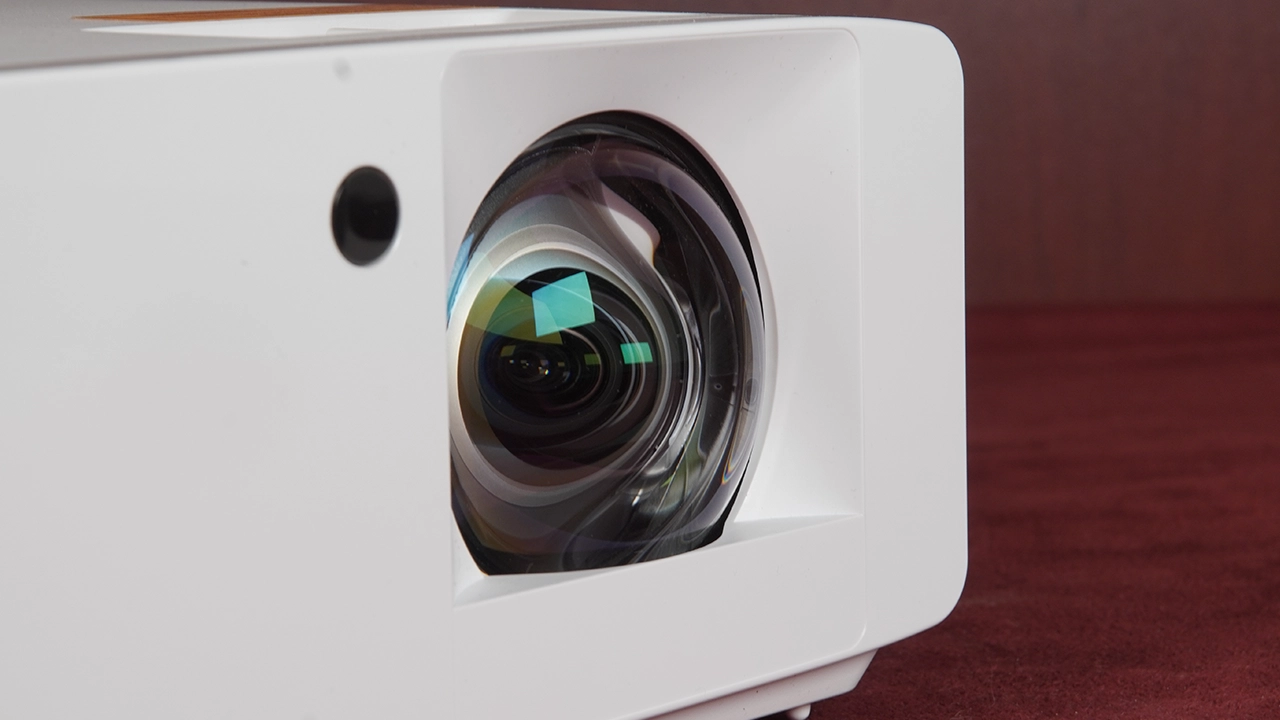 Optoma ZU450ST 镜头 - 投影机足球 - 图像